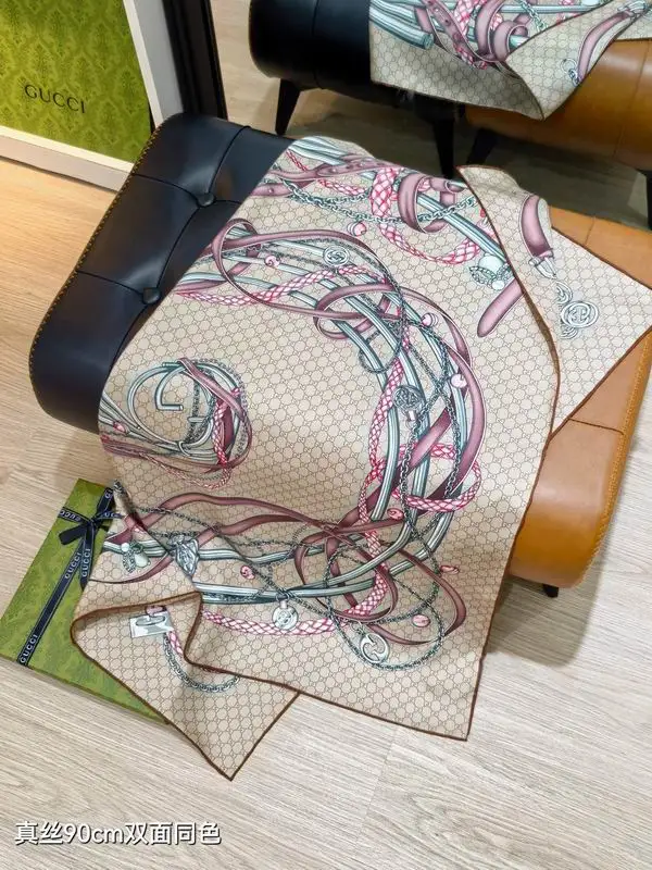 Gucci silk Scarf 90X90cm E091809